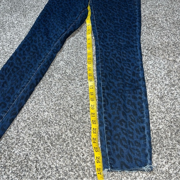 Judy Blue Women SZ 5/27 Animal Print Skinny Fit Raw hem Mid Rise Cheetah Jeans - Picture 3 of 11